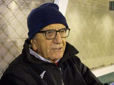 ...sotto gli occhi dell�83enne presidente Ottavio De Gregorio. Ci avviciniamo a quest�ultimo, colui che fondato il Liberty 8 anni fa, dopo un lungo trascorso da calciatore prima e allenatore poi